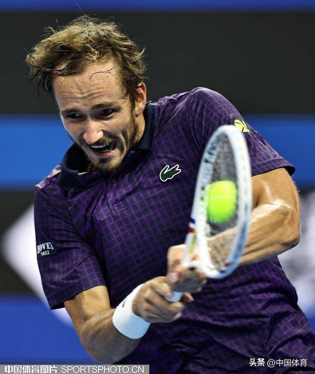 世界网球队碾压日本网球队，梅德韦杰夫高光表现的简单介绍
