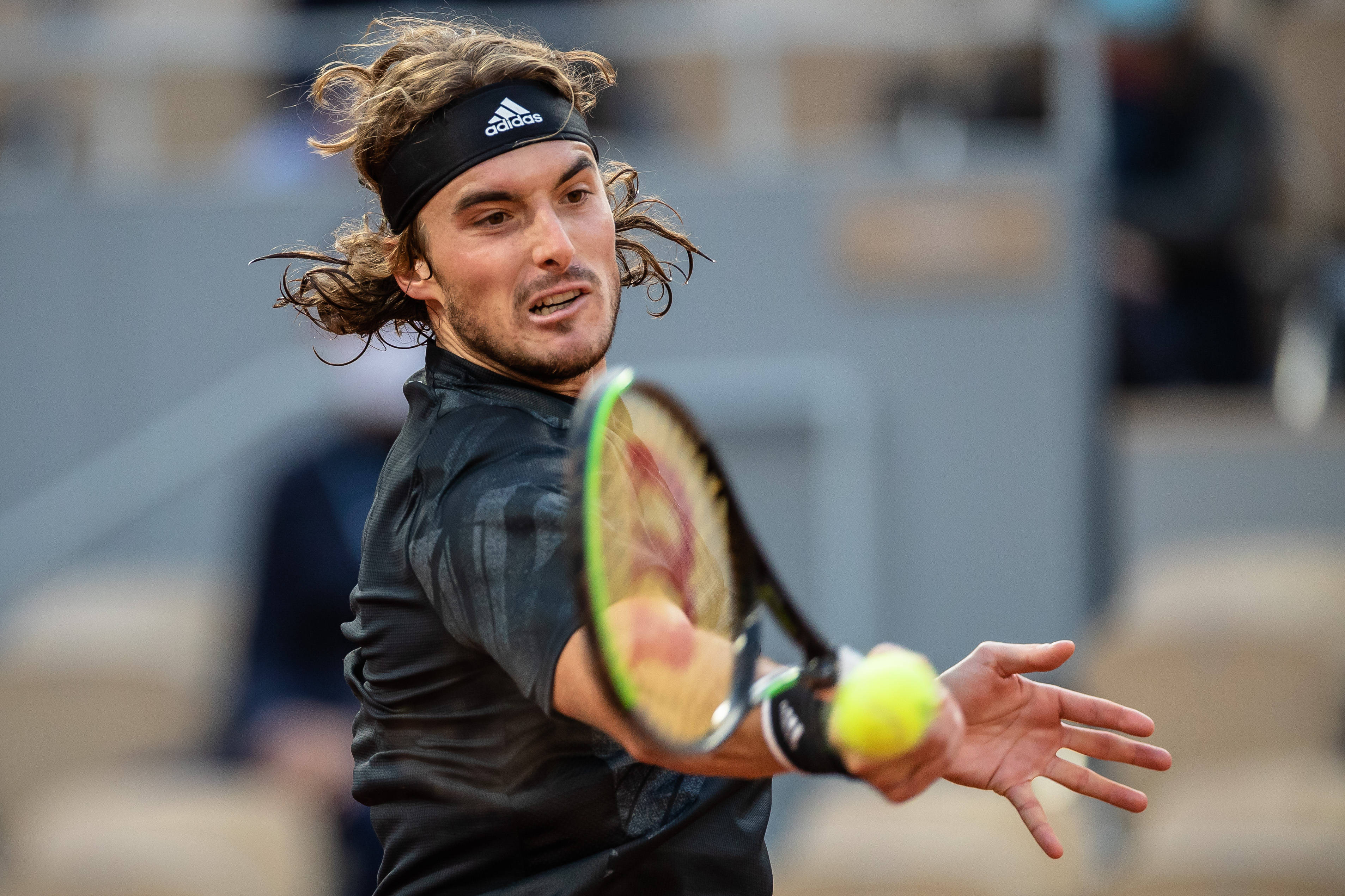 关于美国网球队横扫德国网球队，西西帕斯制霸全场的信息