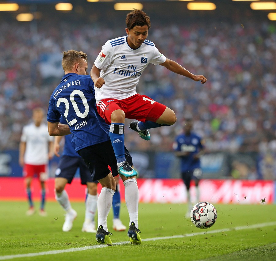 关于无法止步的沙尔克04客场大胜汉堡，连胜可期的信息