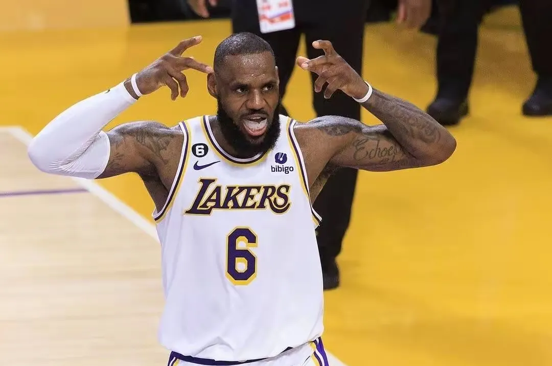 九游娱乐网站-詹姆斯领军湖人豪取胜利，步入季后赛