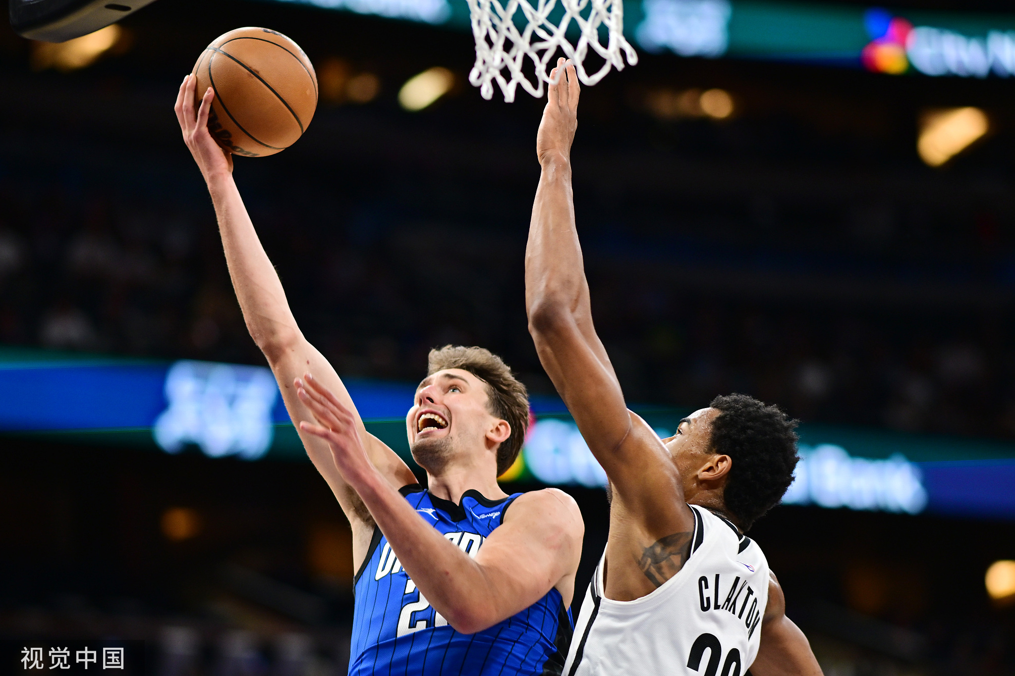 9you娱乐-爵士客场轻取魔术，连胜势如破竹