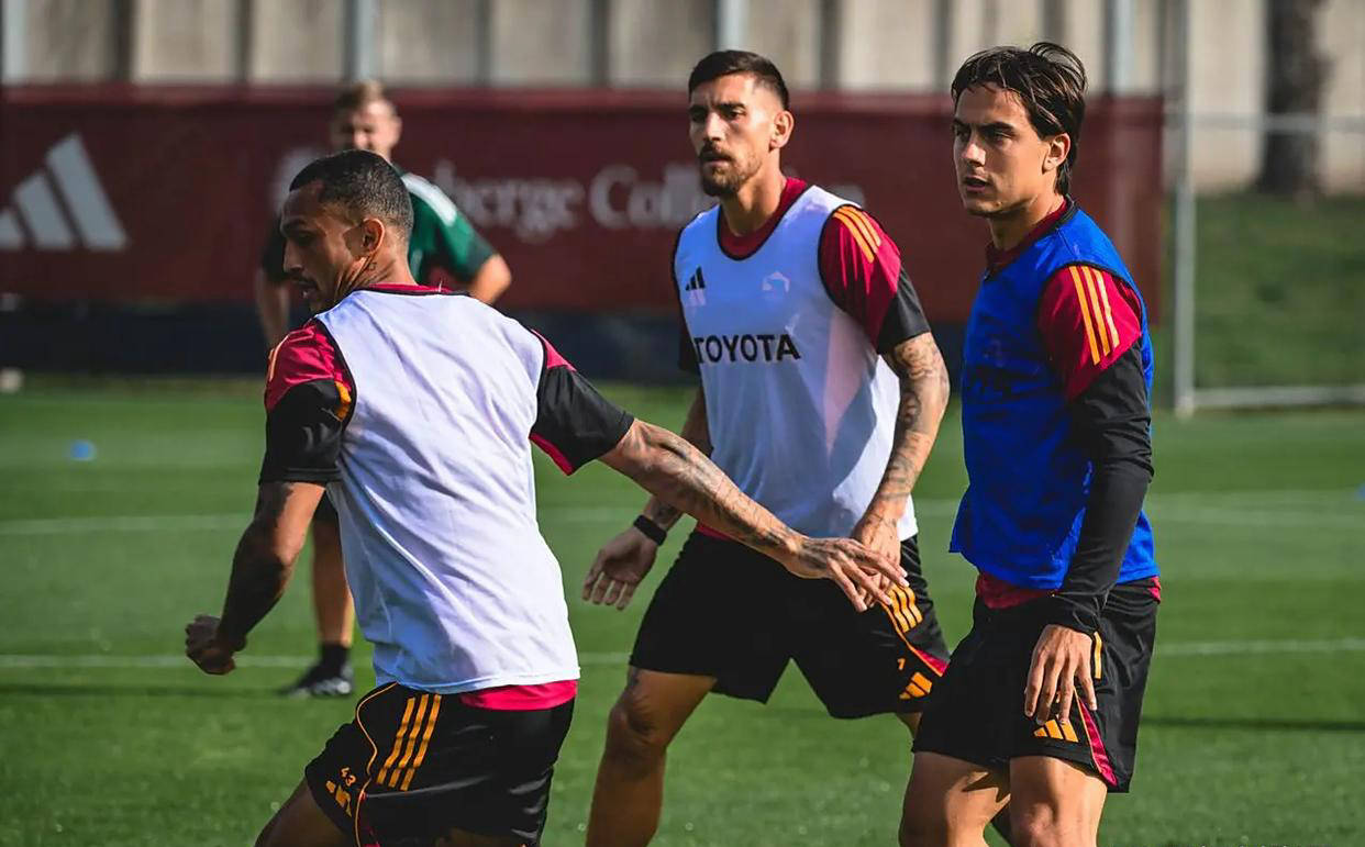 九游体育平台-意大利球队备战决赛，球员鼓励团队的简单介绍