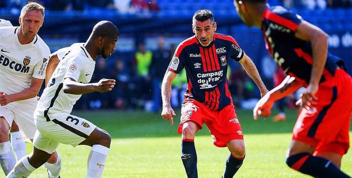 包含亚眠客场大胜图卢兹，扩大领先优势的词条