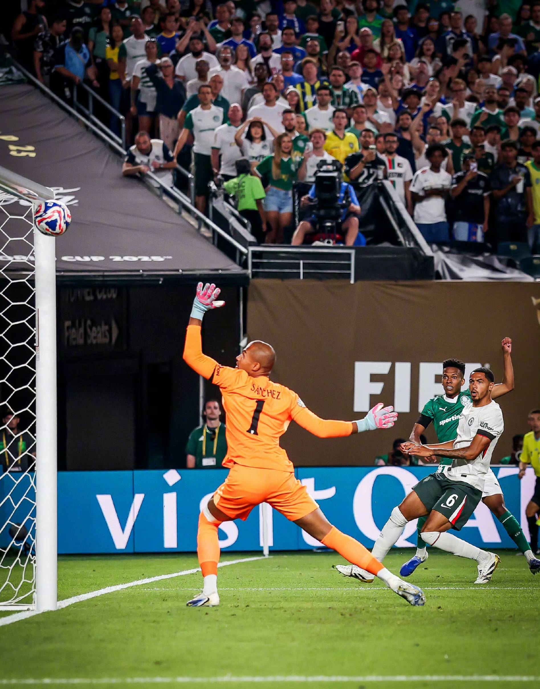 九游体育平台-戴维斯杯完胜拉沃尔杯，西西帕斯点燃赛场的简单介绍