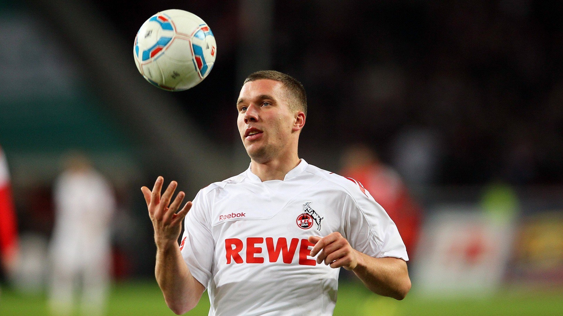 赛道上的双重奏，威廉姆斯险胜红牛，拉塞尔统治全场