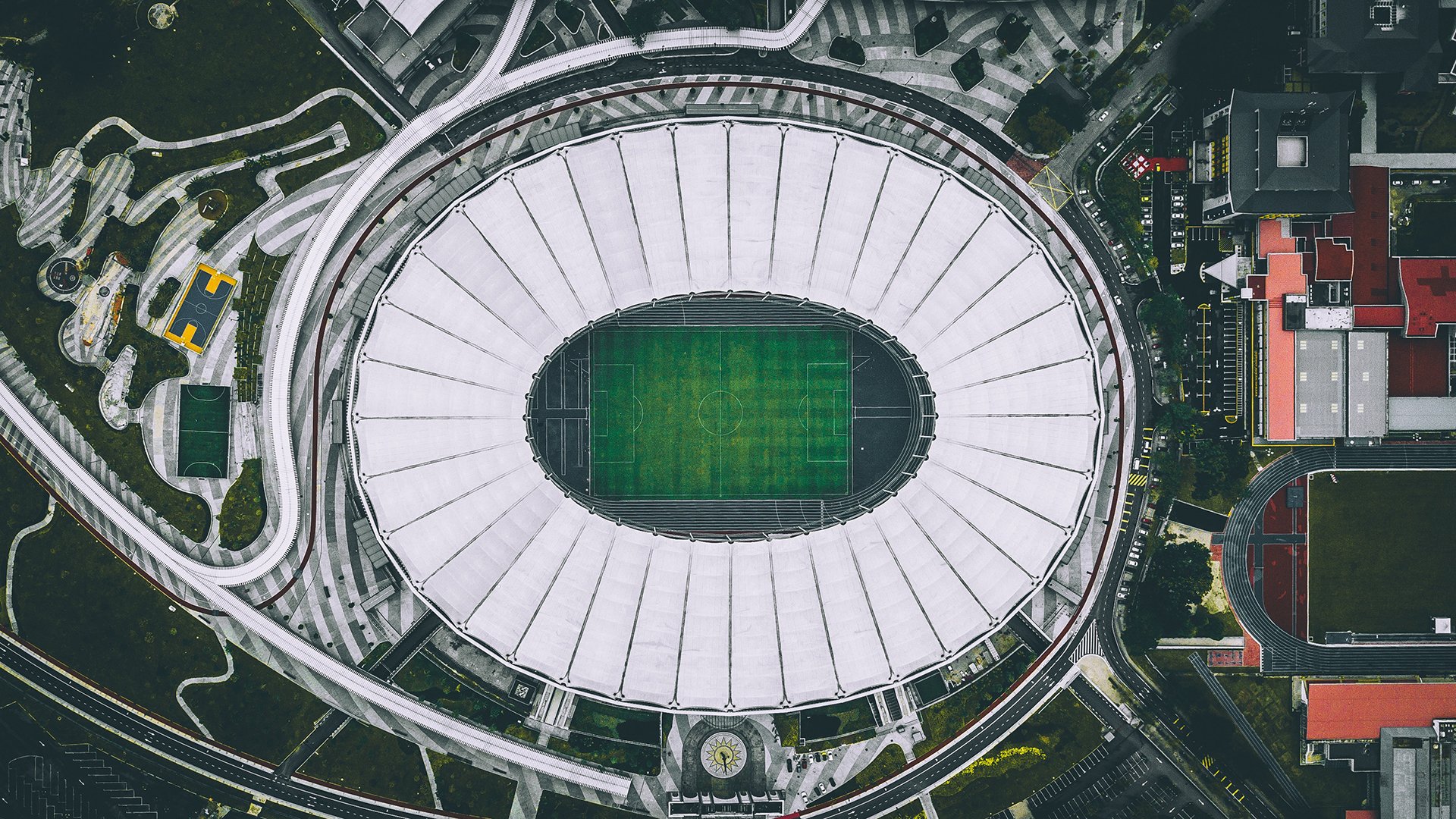 沙漠之鹰逆转太极虎，莱万刺破亚洲壁垒，2026世界杯决赛见证唯一传奇